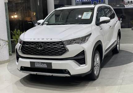 Innova Hycross Taxi