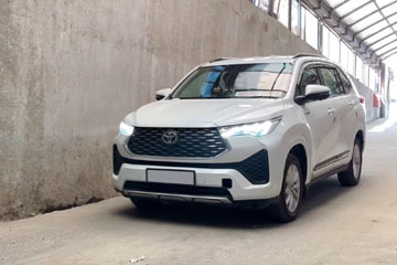Innova Hycross Taxi